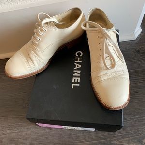 CHANEL Lace up oxford in Cream